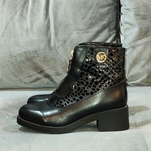 EUC MICHAEL KORS BLACK BOOTS SIZE 10